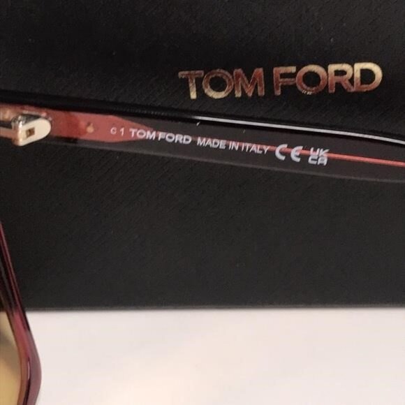 NEW Tom Ford TF764 69T Sunglasses – Shiny Bordeaux Frame / Gradient Bordeaux Le main image 11